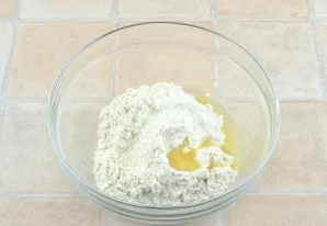 This simple chicken and cheesecake recipe prepares a fairly fast dough. For this, in a bowl you need to mix the sifted flour with 1 table...