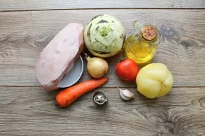 Prepare all the necessary ingredients. Wash the vegetables thoroughly and dry.