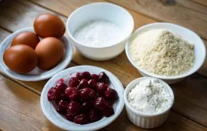 Prepare all the ingredients. Using a colander, wash the frozen cherries in warm water.