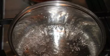 For cherries we make a water bath. We sort out the berries themselves and wash them. All bones must be removed.