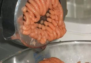 Wash the fish and remove the bones, grind through a meat grinder.