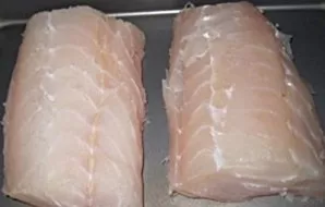 Rinse the fish fillet, dry with a paper towel and cut into small pieces.