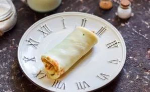 Then roll the pancake into a roll. Do the same with all the other pancakes.