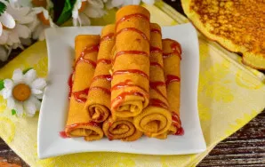 Roll the pancakes into tubes and put them on a plate. Enjoy your meal!