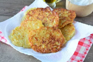 Put hot baked pancakes first on paper towels to absorb excess fat.