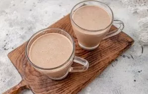 Pour into glasses and put in the refrigerator for 2-3 hours until completely set.