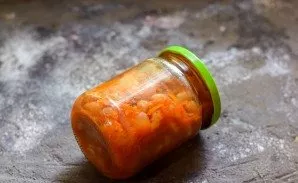 Place the workpiece upside down, wrap it in a blanket and leave for a day. After a while, transfer to the pantry.