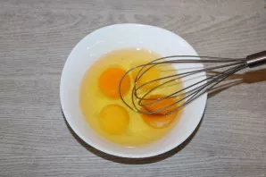 Beat the eggs in a deep bowl. Stir them with a whisk.