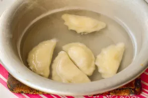 Boil them in lightly salted water for 2-3 minutes.