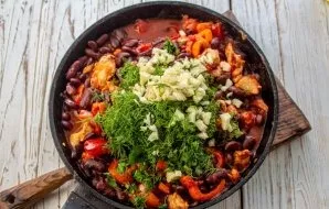 Add herbs and garlic, stir and remove from heat.