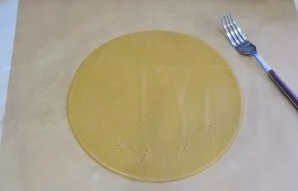 Roll out into a thin crust, cut out a circle in a mold and remove excess dough. Beat the crust itself with a fork so that the dough does ...