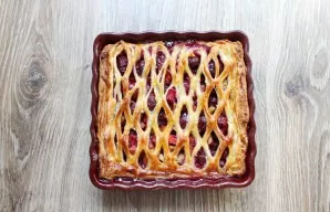 Bake the cake in a preheated oven at 180 degrees for 30 minutes. Cool the baked cake completely.