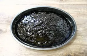 Pour the reserved chocolate on top of the cake and let it soak for at least one hour.