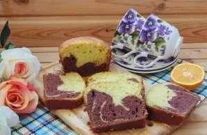 Remove the baked muffin from the mold, cool and chop.