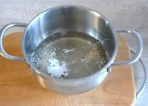 When the syrup heats up to 110 degrees, add 1/4 teaspoon of citric acid to it, mix. Continue heating to 118-120 degrees. If there is no s...