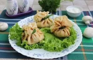 Pancake bags with chicken, mushrooms and cheese are ready. Delicious!