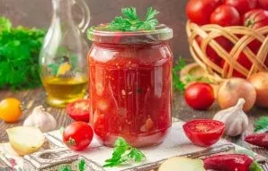 Transfer the prepared sauce to the place of storage. Perfectly stored both in apartment conditions and in the basement.