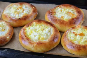 Bake cakes for 20-25 minutes.