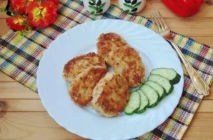 Chicken cutlets with cream are ready. Serve with any side dish, pickles and vegetables.