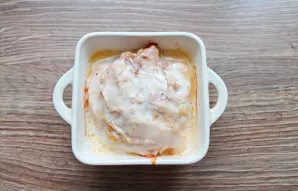 Close the top with the sides of the brisket.