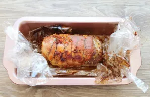 Place the roll in a hot oven and bake at 180 degrees for 70 minutes. Then remove and cut the sleeve from the top. Pour the resulting juic...