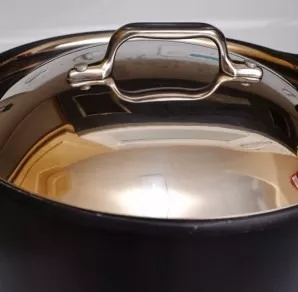 Turn off the heat and leave the pilaf covered for 30 minutes.