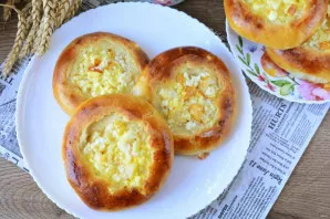 Let the cakes cool slightly, then serve. Delicious!