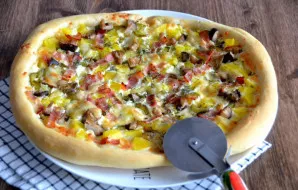 Bake the pizza in the oven heated to 180 degrees for 25-30 minutes. The farmer's pizza is very tasty and filling, worth trying!