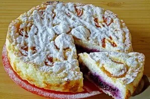 Sprinkle the casserole with the remaining sugar or icing sugar. Enjoy your meal!