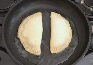 Heat vegetable oil in a pan and add the cakes.