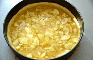 Lay out the apples with butter, it will be liquid, so it should be.