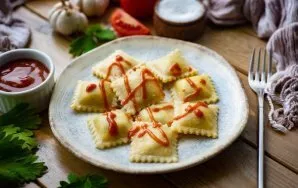 Then catch the ravioli in a colander, put on a plate and serve with your favorite sauce.