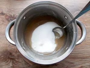 Put the swollen agar on medium heat and bring to a boil. Pour 300 grams of sugar and mix. Bring to a boil and cook over medium heat for 4...