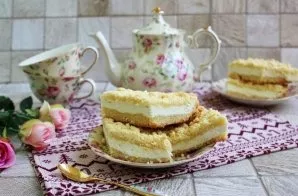 Crumbly cake is ready. Cool, remove from the mold, cut and serve.