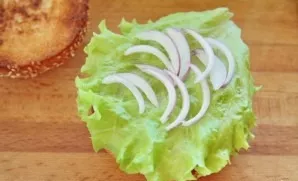 Salad and a little red onion.