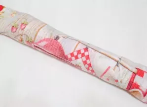 Roll the roll tightly with a towel and leave to cool.