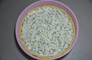 Fill the dough basket with the filling and bake in an oven at 200 degrees for 20 minutes.