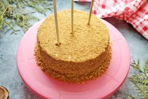 Sprinkle the top and sides with chopped crumbs and put in the refrigerator for 12 hours.