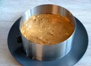 Apply the remaining cream.