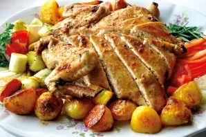 Serve the dish with your favorite side dish or sauce. Then carefully cut into portions.