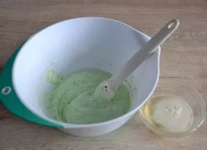 Heat the gelatin in the microwave and add the last one to the cream.