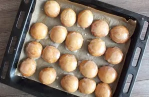 After the time has passed, remove the gingerbread from the oven. Immediately cover them with sugar icing. Repeat in several layers. Leave...