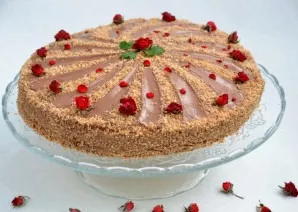 Decorate the cake as you wish, it can be the same waffle crumbs, you can use nut crumbs. This recipe uses small freeze-dried rosebuds and...