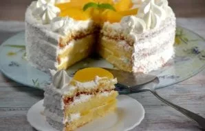 The cake turned out to be mild, juicy and very tasty. It's a great treat with tea. Bon Appetit!