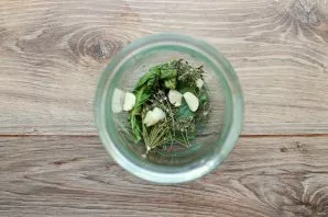 Wash the jars well with soda and dry. Wash the greens and put half on top of it in a jar. Peel the garlic, cut into pieces, if large, and...