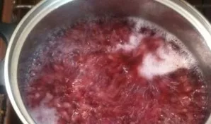 Pour the thicken with water and put it on the fire.