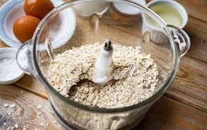 Put the grains in a blender bowl.