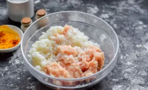 Grind the fillet, then transfer the mince to a bowl, add the boiled rice.