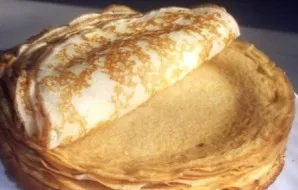 From the resulting dough, bake pancakes all over the pan.