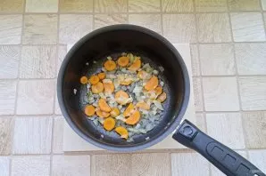 Peel carrots and onions, wash and chop finely. Put in a saucepan with a thick bottom and pour sunflower oil. Simmer for 7-8 minutes until...